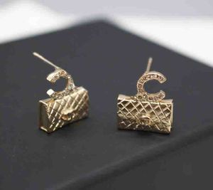 2023 Boucle d'oreille de charme de qualité de luxe avec un design en forme de sac à main en plaqué or 18 carats avec boîte de timbre PS4725A