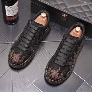 2023 Luxe koninklijke stijl mannen trouwjurk schoenen lente herfst handgemaakt patroon exotische designer loafers veter casual sneakers