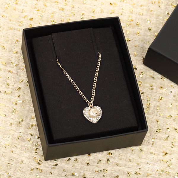 2023 Collier petit pendentif de luxe avec diamant en plaqué or 18 carats avec tampon en forme de coeur PS3324