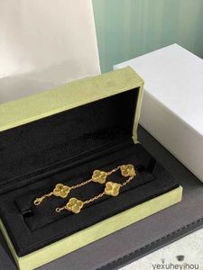 2023 Luxury Van Clover Designer Bracelet Pearl 4 Pieces 18K Bracelet Gold Collier Boucles d'oreilles Diamond Mariage Laser Bracelet Bracelet A3