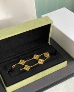2023 Luxe van klaverontwerper Bracelet Pearl 4 stuks 18k gouden ketting oorbellen huwelijkslasermerk charm61