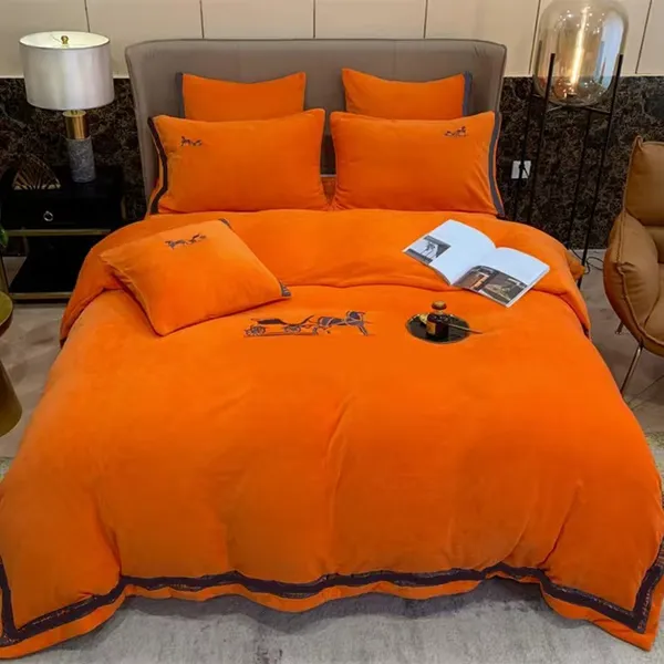 2023 Luxe hiver king size ensemble de literie design cheval orange imprimé velours housse de couette drap de lit avec 2 taies d'oreiller queen size couettes ensembles couvertures