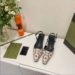 2023 Luxury Women's slingback Sandals pump Les chaussures à brides Aria sont présentées en maille noire avec motif étincelant de cristaux Fermeture à boucle arrière Taille 35-40