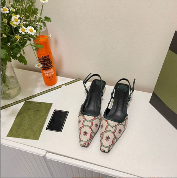 2023 Luxury Women's slingback Sandals pump Aria slingback shoes se presentan en malla negra con motivos brillantes de cristales Cierre de hebilla trasera Tamaño 35-40