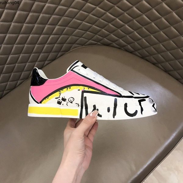 2023 Luxurys Designer Women Shoe Italy Sneaker Low Top Casual Shoes Suela de goma para hombre Printed Becerro Leather Classic Trainers Dress Shoes mkjiuyt rh40000001