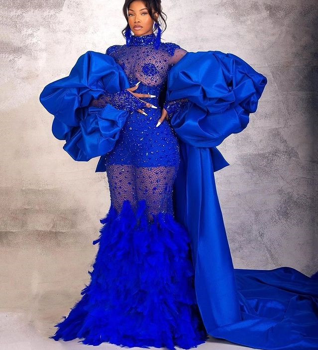 2023 Mai Aso Ebi Bleu Royal Robe De Bal Sirène Perlée Cristaux Plume Soirée Formelle Deuxième Réception Anniversaire Robes De Fiançailles Robe Robe De Soirée ZJ302