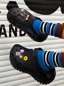 2023 Mega Crush Klompen Platform Croc Sandalen Designer Sandaal Strand Waterdicht Vrouwen Rubber Slippers Muilezels Outdoor Slides Lady Cute Slip On maat 35-40