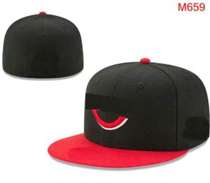 2023 Clásico para hombre Color negro Cincinnati Serie Flat Peak Corazón Tamaño completo Gorras cerradas Moda Hip Hop Béisbol Deportes Todo el equipo Sombreros ajustados en tamaño 7- Tamaño 8 Love Hustle A0