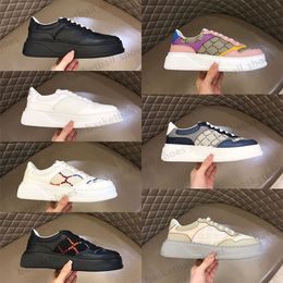 2023 Lace Up Sports Shoes Designer Outdoor Couple Gedrukte reliëfcasual schoenplatform Sneakers Maat 35-45