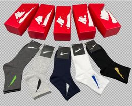 2023 Calcetines de hombre para hombre y mujer calcetín deportivo Zapatillas 100% algodón al por mayor Diseño de pareja 5 piezas con caja