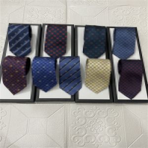 2023 Diseñador de corbatas para hombres Corbata de seda para hombres Corbata tejida en jacquard con letras, hecha a mano, una variedad de estilos, corbata informal y de negocios para hombres, caja original