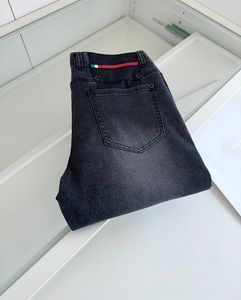 2023 Jeans gris fumé polyvalents à cinq sacs pour hommes Pantalons en denim confortables décontractés de marque de luxe