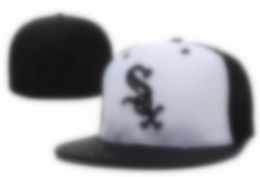 2023 Casquettes ajustées de baseball pour hommes et femmes brodées Nouvelle mode Hip Hop Football Sport sur le terrain Casquettes de conception entièrement fermées Fan's Mix Taille 7-8 Casquettes de taille F-9