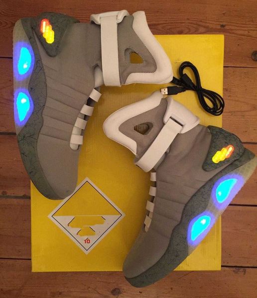 2023 chaussures hommes TOP Retour vers le futur Lacets automatiques Air Mag Baskets Marty Mcfly's Led Shoes Back Future Glow In Dark Grey TOP Mcflys air mags chaussures pour hommes designerTOP