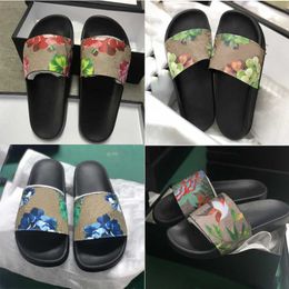 2023 Men vrouwen bloem sandalen ontwerper rubberglaasjes zomer slipper strand mannen sandalen slippers dames bloei gestreepte parel causale slipper EU35-46 groot formaat no010