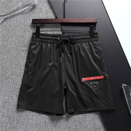 2023 Mentiers Designers Shorts Summer Men Pantalon de plage décontracté créateur de sports courts Séchage rapide Séchage en noir et blanc Taille asiatique