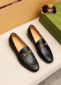 2023 Mens Dress Shoes Formal Wedding Suit Formele Loafers Brandontwerper Mannen Glippen aan Business Oxfords Zapatos Hombr Grootte 38-45