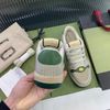 2023 Mens Italie Designer Bee Walking Casual Chaussures Femmes Flat Cuir Diry Shoe Screenner Green Red Stripes Broidered Couples Trainers DES