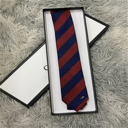 2023 corbata de lujo para hombre corbatas acolchadas damier corbata de diseñador a cuadros corbata de seda con caja negro azul blanco 83k5 #