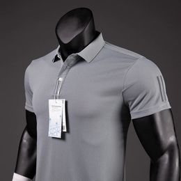 2023 Men Polo Shirt Summer Spory Sports Shirt Shirt Polo Chirms personnalisés Polo Polo Polo Collier Réflective Stripe T-shirt 240320