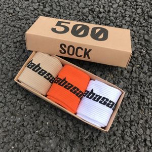 Chaussettes de chaussettes pour hommes chaussettes skateboard lettre de mode imprimé chaussettes sportives chaussettes hip hop broderie de chaussettes unisexes de chaussettes de sock