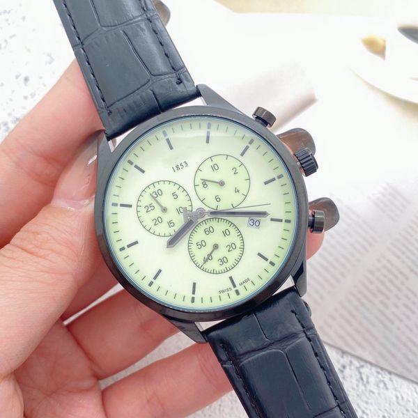 2023 MENSES MONTES Tous les cadrans travaillant Quartz Watch de haute qualité 1853 Top de luxe Chronograph Clock acier et ceinture en cuir Fashion Six Six aiguille en gros de Montre de