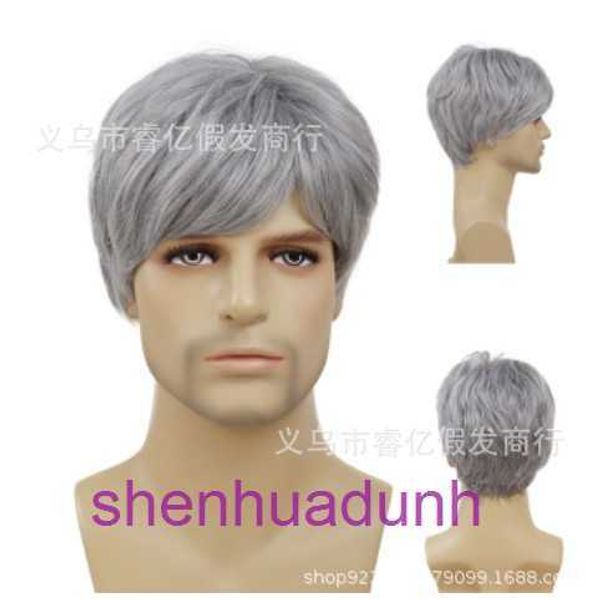 2023 Wig Mens Bangs inclinés Fibre synthétique des cheveux bouclés courts et gris clair