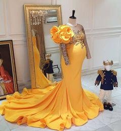 2023 Robes de bal enceintes sirènes jaunes plus taille arabe pur à pèle en cristal en cristal illusion à manches longues volants de la maternité