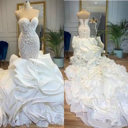 2023 Robes de mariée sirène robe de mariée de luxe volants dentelle applique perlée chérie décolleté plus taille chapelle train sur mesure plage organza vestido de novia