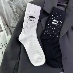 2023 Miu Men Sock Sports Socks Fashion Dames Premium Cotton Classic Letter Ademend 100% Pure Cotton Black White Stick Diamond