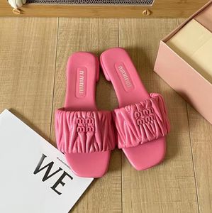 2023 MIU Slippers Vrouwen Platte Sandalen Matelasse Slide Schoenen MM Mode Top Kwaliteit Designer Banket Zomer Lederen Sandalen Multicolor platte Hak Mule1