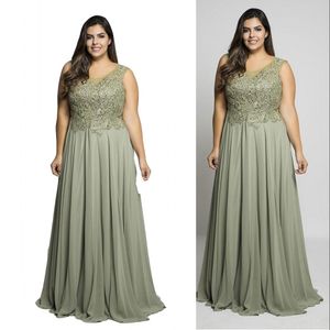 2023 Moeder van de bruid jurken salie mouwloze schep nek illusie kanten appliques chiffon kristal kralen plus size feestavond bruiloft gasten pure rug