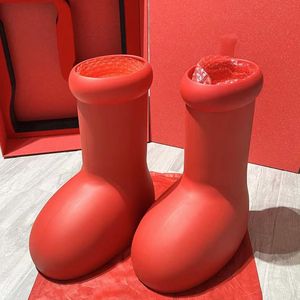 2023 MSCHF Designer Bottes hommes femmes Rainboots Astro BOY grosse botte rouge bout rond en caoutchouc lisse fantaisie bottes magiques dessin animé dans la vraie vie plate-forme baskets à fond épais