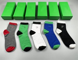 2023 Chaussettes pour hommes de créateurs de mode multicolores en coton de haute qualité pour femmes, polyvalentes, classiques et respirantes à la cheville, chaussettes de basket-ball de football mixtes s4