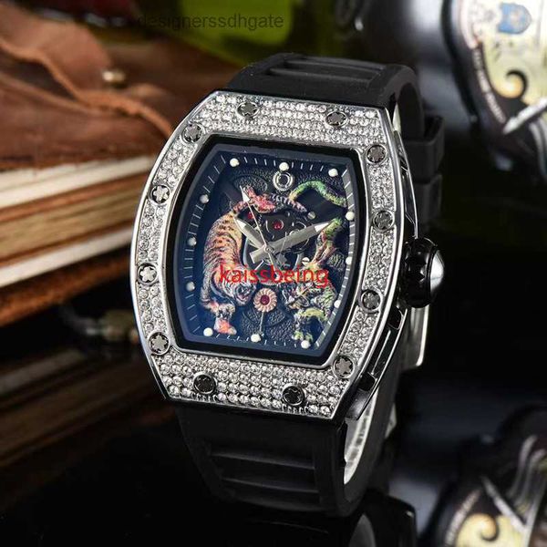 2023 Multifonction automatique à 3 broches Top Top Luxury AAA Mens Watch Luminous Dragon Tiger Diamond Pattern