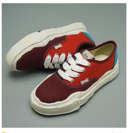 2023 Multicolour Sneakers Flats schoenen ontwerpers schoenschoenen unisvas vetervormige teen dames luxe rubberen pet mmy maison mihara yasuhiro hank origineel