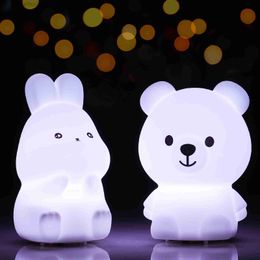 2023 Nouveau 1pc Children Night Light Mignon Rabbit et ours Mini Silicone Bedroom Bureau Décor de batterie colorée Batterie Lampe enfant HKD230812