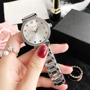 2023 Nieuwe Collectie Merk Vrouwen meisjes Kleurrijke Kristal stijl wijzerplaat metalen stalen band Quartz polshorloge Luxe dame horloge Gratis Verzending designer horloges