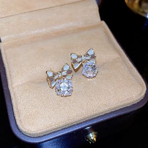 2023 Nouvelle Arrivée Cuivre Boucles D'oreilles En Gros 24k Plaqué Or Bijoux De Mode De Luxe Style Zircon Papillon Goujons Boucles D'oreilles Jour De Mariage pour les Femmes