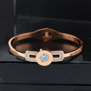 2023 Nouvelle arrivée Bracelet de créateur Bijoux de luxe étincelants Remplaçables Multi Forme Blanc Topaze CZ Diamant Pierres Précieuses Femmes Bracelet De Mariage Pour Amant Cadeau Vente Chaude