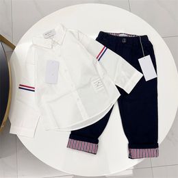 2023 Nuevo conjunto de ropa para bebés Camiseta y pantalones para niños pequeños Moda casual Impreso Niños Deportes Niños Sett de dos piezas Tamaño 90 cm-160 cm A2