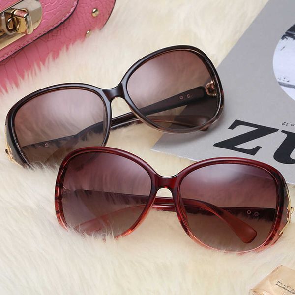 2023 New Big Frame Fox Head pour les femmes shades Fashion Classic Versatile designer vintage Marques de lunettes de soleil 8842