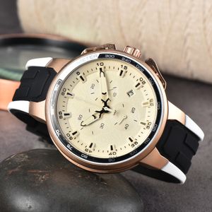 2023 Nieuw merk Originele Business Men's Watch Classic Round Case Qyartz Watch PolsWatch Clock Recommended Q58