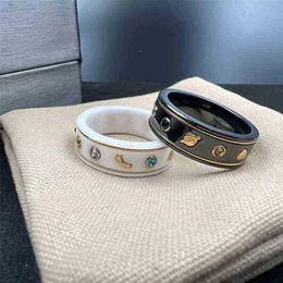 2023 Nouveau designer bijoux bracelet collier bague Accessoires noir blanc céramique or petite abeille planète couple 520 cadeau Saint Valentin