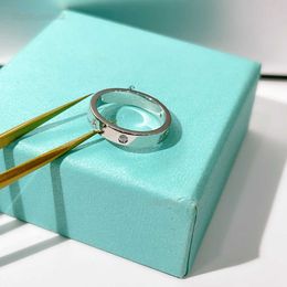 2023 NIEUW Ontwerpers ring luxe paar juwelen mode heren en dames klassieke letter Diamanten ringen 2 stijlen Jubileumgeschenk Zilver Goud Veelzijdige stijl erg mooi