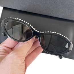 2023 Nieuwe Elegante Cateye-zonnebril voor dames Gradiënt UV400 Geïmporteerde ovale plank Kleine rand Top Kunstmatige parels Versieren voor bril Volledige ontwerphoes