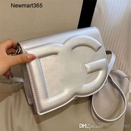 2024 Nieuwe envelop tas mode flip kleine vierkante tas dames tas macaron multi -kleuren reliëf met één schouder crossbody tas