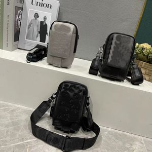 M81321 M81323 M81005 sac de messager en relief peut être porté sur l'épaule Rabat Double sac de téléphone portable haut de gamme à bandoulière de luxe design mobile
