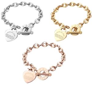 2023 Nouveau Célèbre Bijoux Femmes 3 Couleurs Amour Bracelet Bracelets En Acier Inoxydable Or Coeur Bracelets Pour Fête D'anniversaire Cadeau pour les Femmes