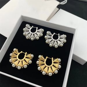 Boucles d'oreilles en perles en forme d'éventail pour femmes, fille douce, haut de gamme, gouttes d'eau creuses, accessoires de bijoux de luxe légers, nouvelle collection 2023